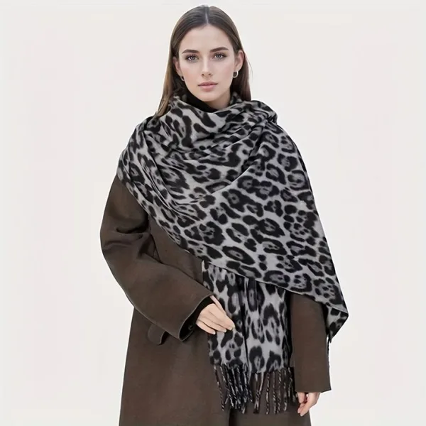 Црно Бел Шал Animal Print