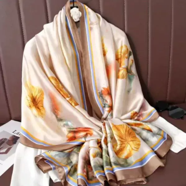 Беж Марама од Свилен Сатен со цветови