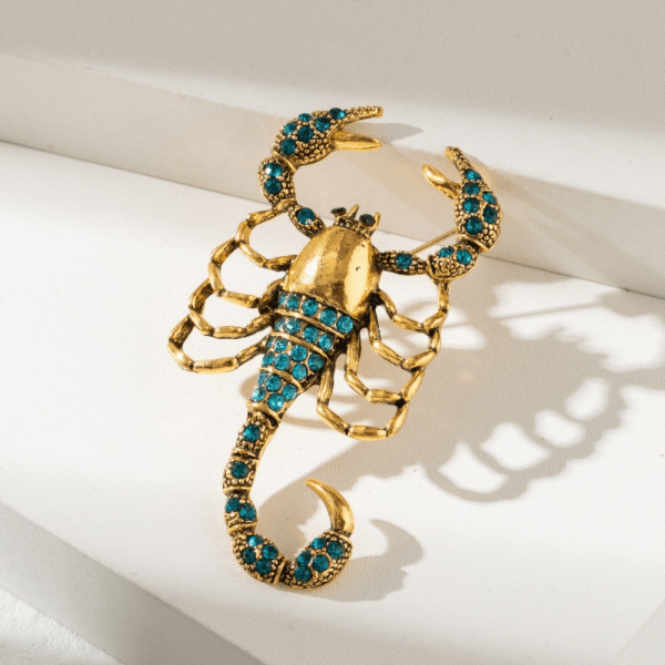 Винтиџ Брош Во Форма На Шкорпија